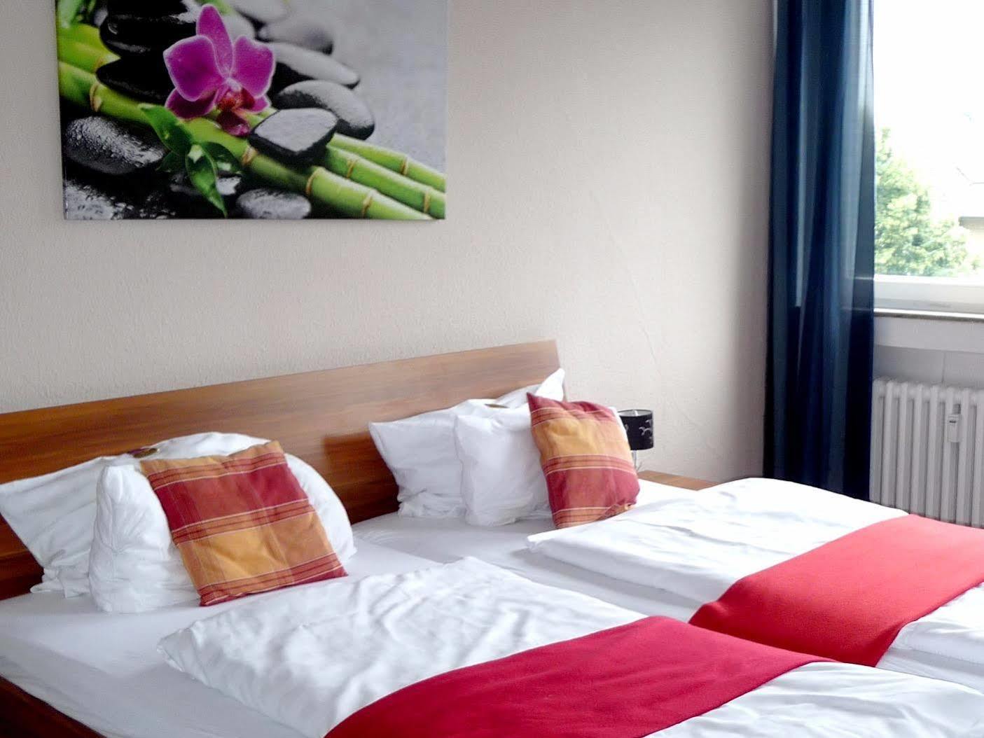 Hotel Art Inn Dinslaken Exteriör bild